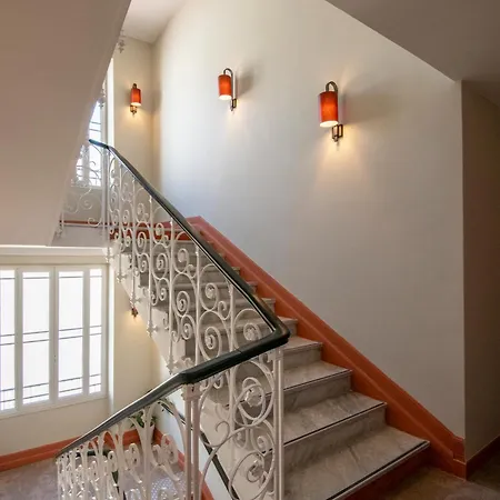 Hotel Du Midi 3*